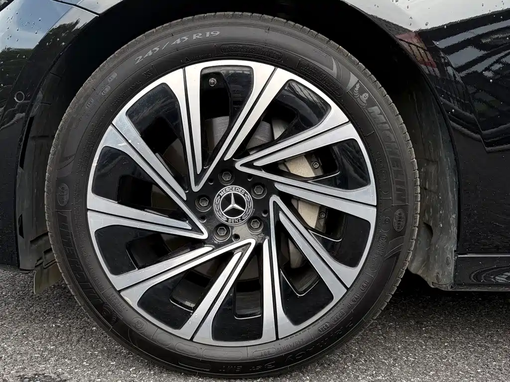 Mercedes-Benz E-Class 2025 — фото 14