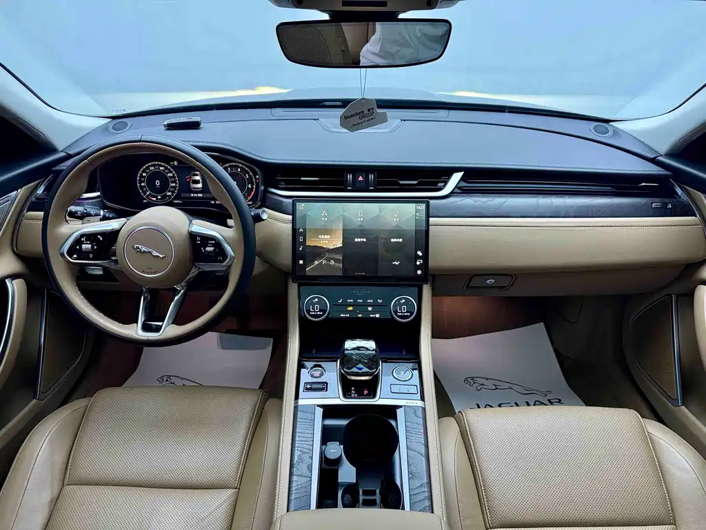 Jaguar XFL 2024 — фото 13