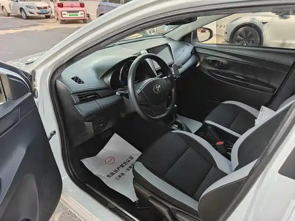 Toyota Yaris L 2020