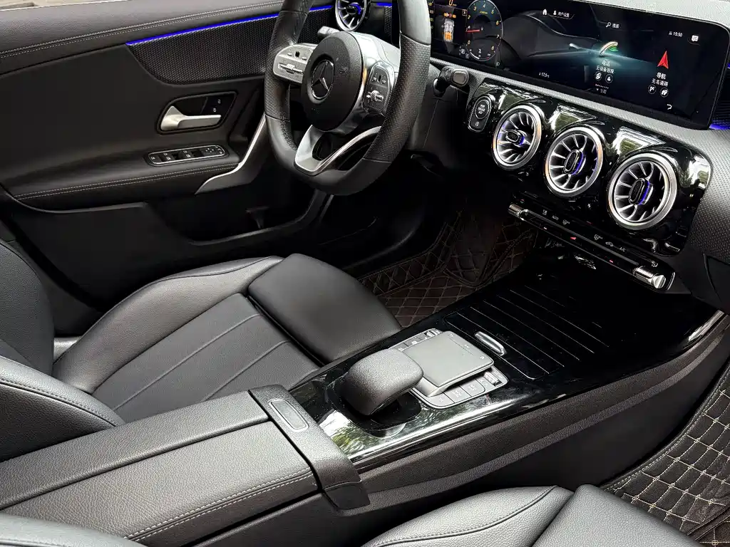 Mercedes-Benz A-Class 2022 — фото 7