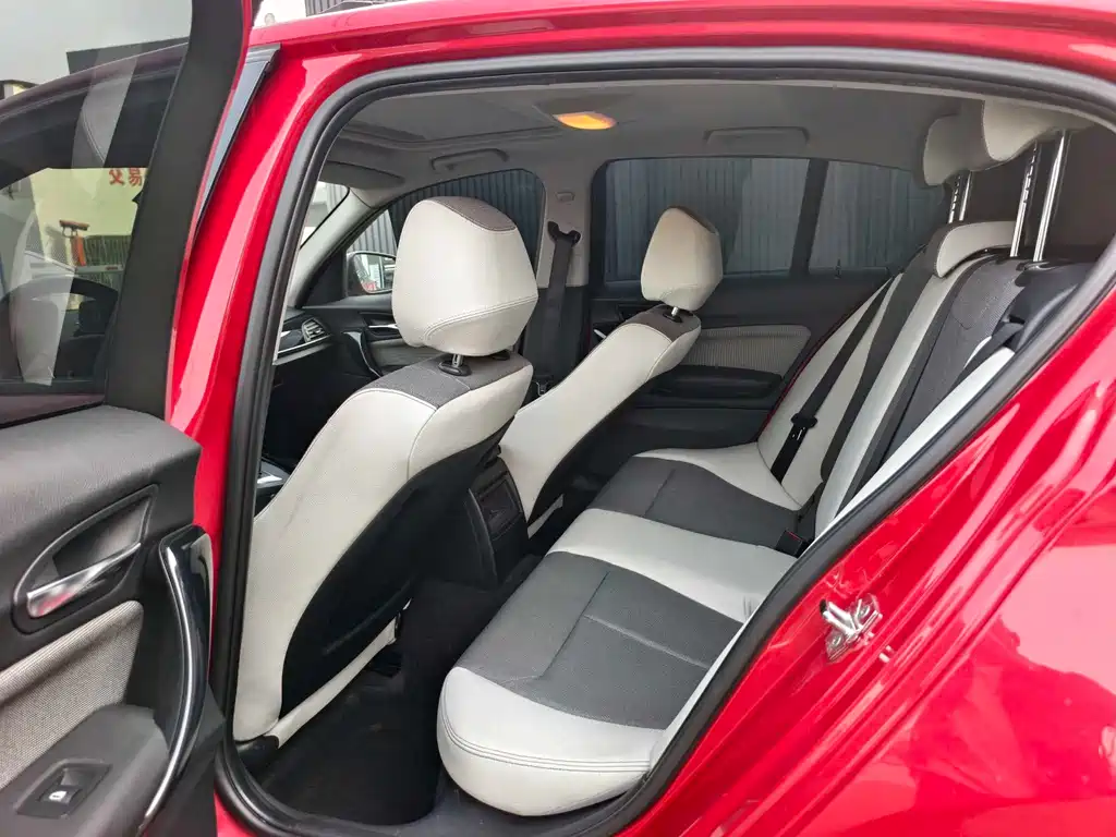 BMW 1 Series 2012 — фото 11