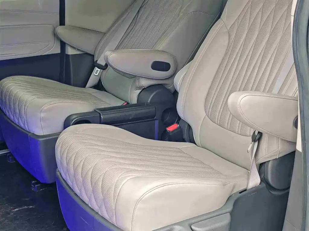 Toyota Sienna 2022 — фото 24