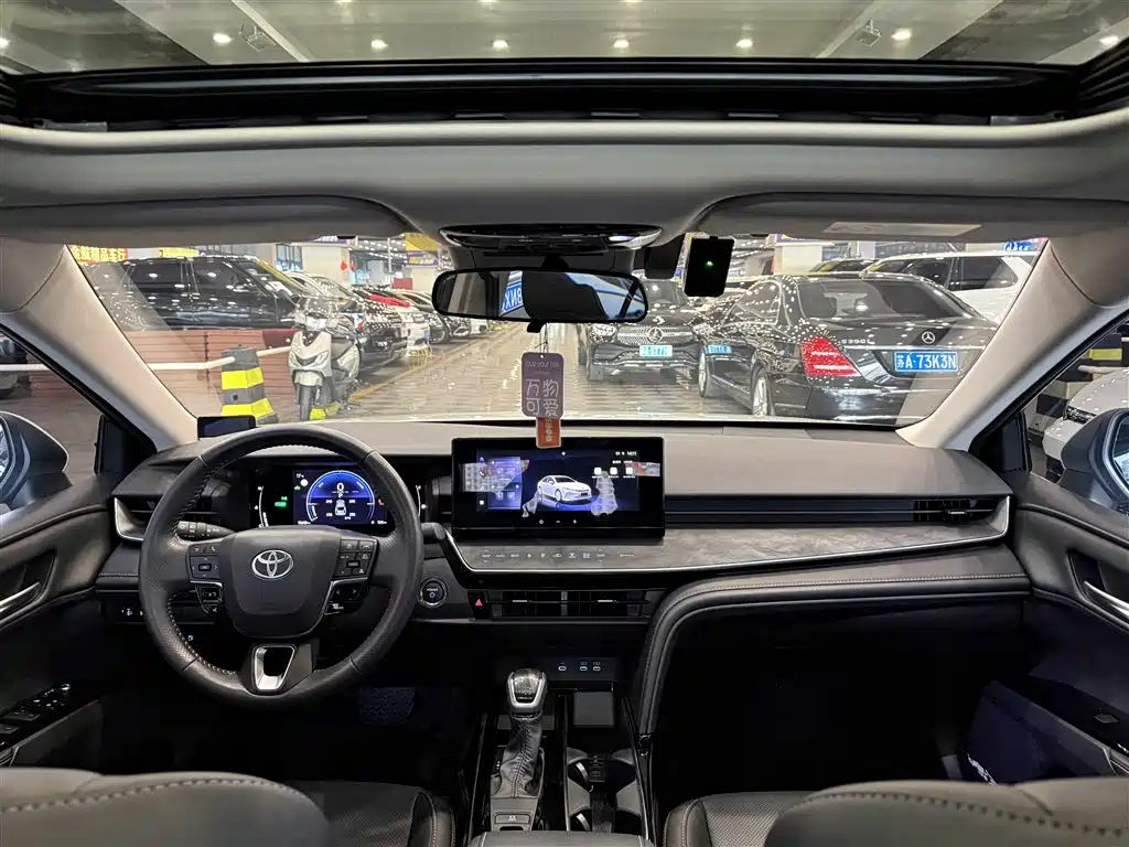 Toyota Camry 2025 — фото 29