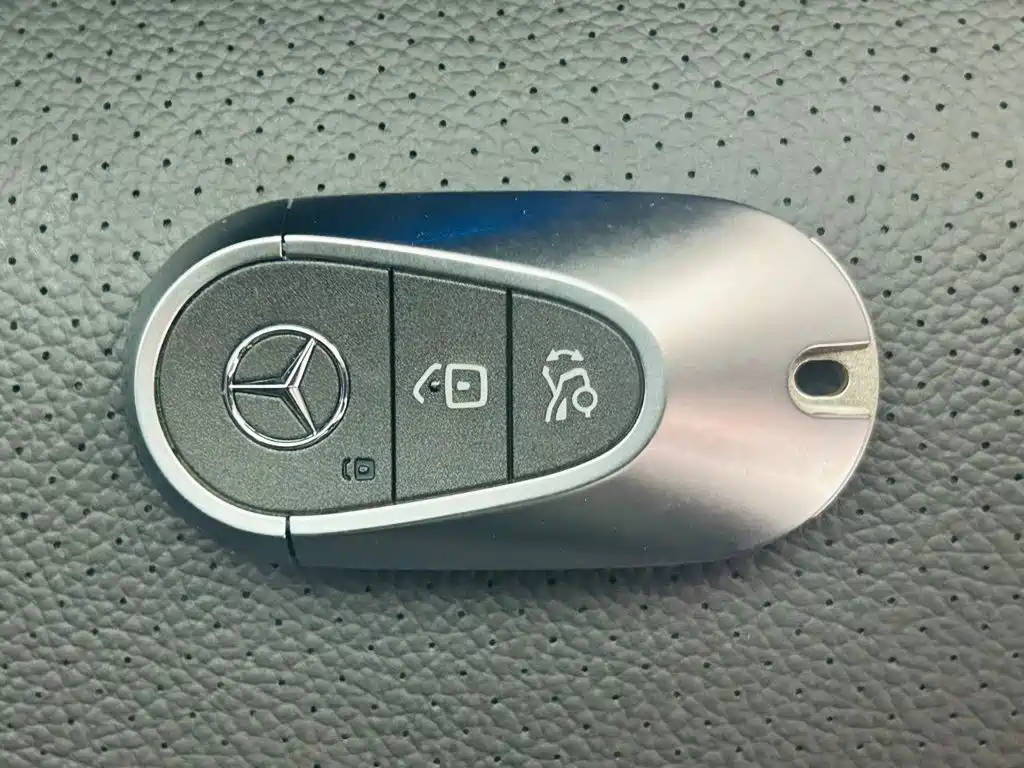Mercedes-Benz C-Class 2023 — фото 13