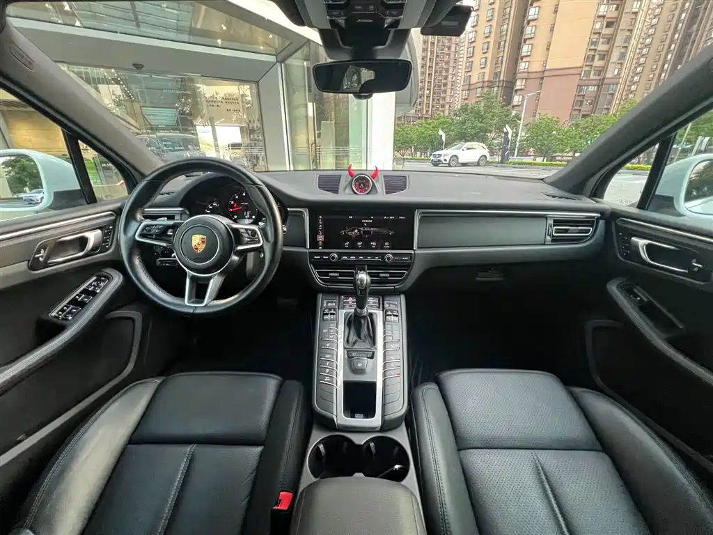 Porsche Macan 2020 — фото 14