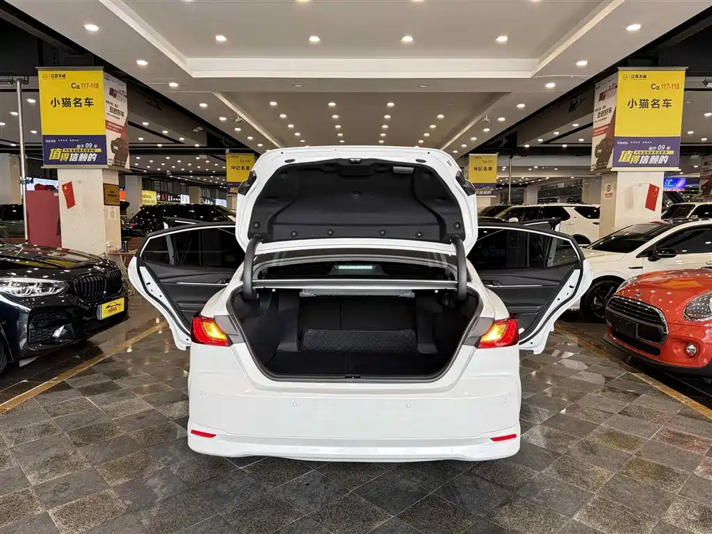 Toyota Camry 2025 — фото 10