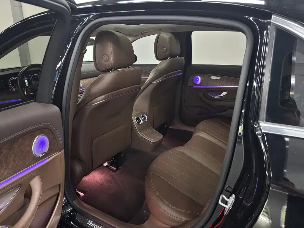 Mercedes-Benz E-Class 2022 — фото 10