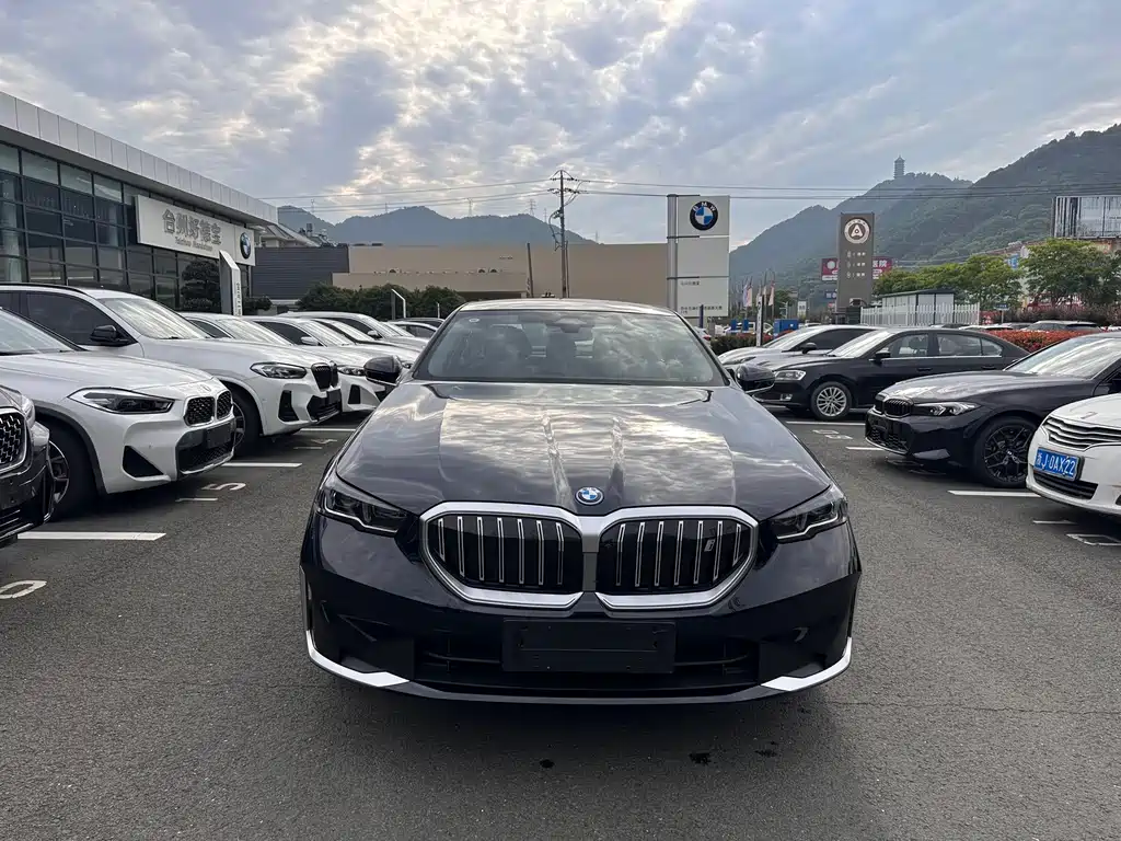 BMW i5 2025 — фото 2