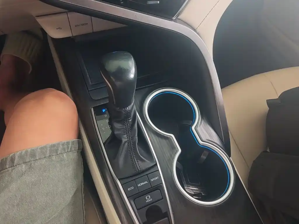 Toyota Camry 2021 — фото 14