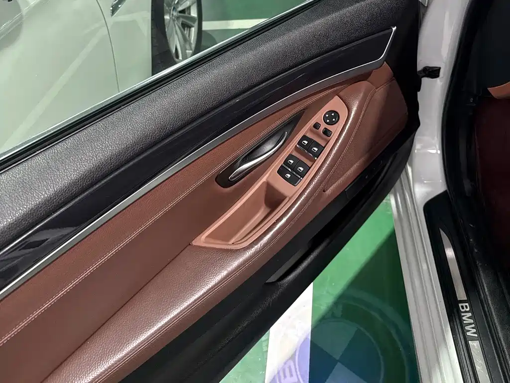 BMW 5 Series 2016 — фото 14