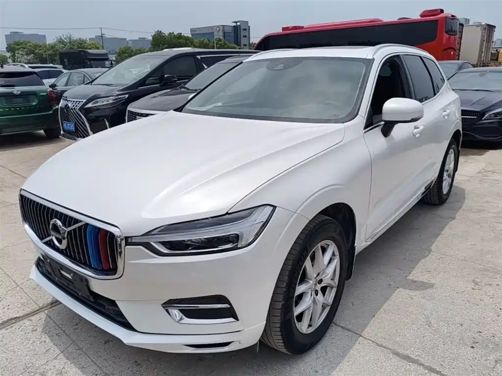 Volvo XC60 2019 — фото 1