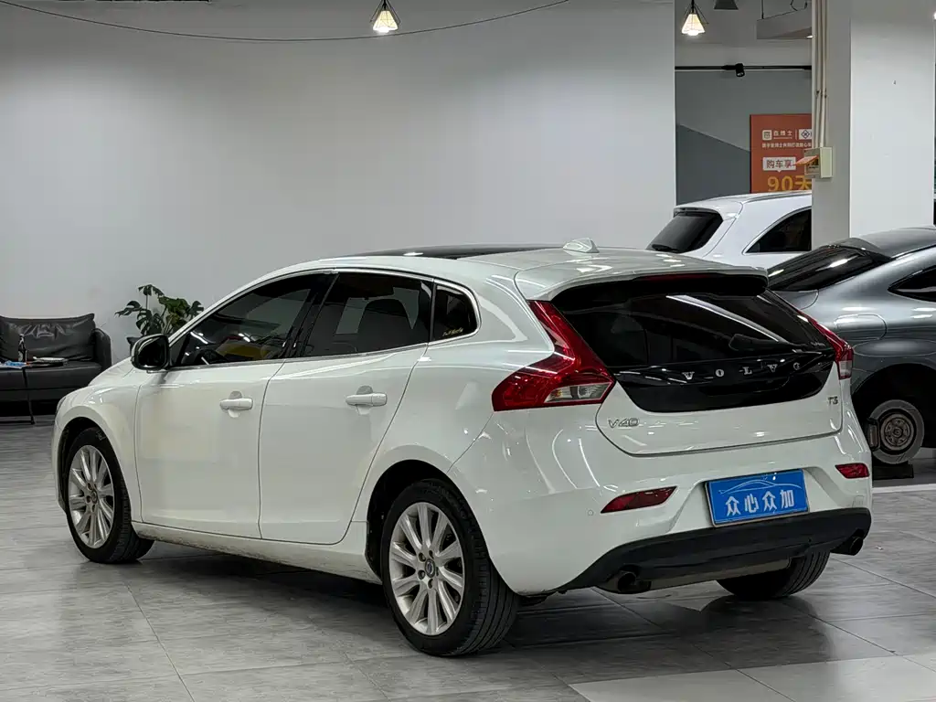 Volvo V40 2016 — фото 6