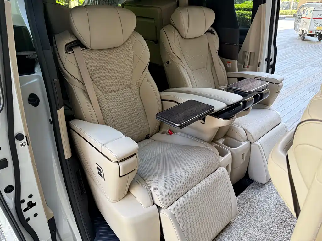Toyota Alphard 2024 — фото 11