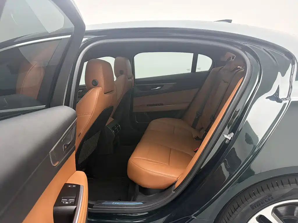 Jaguar XEL 2023 — фото 12