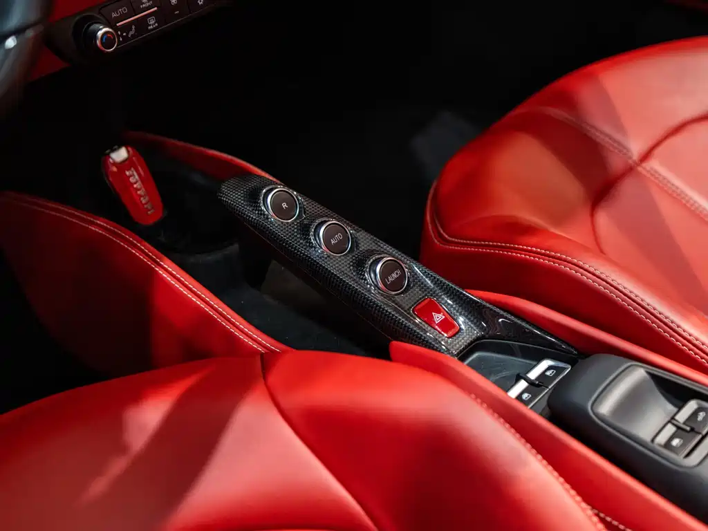 Ferrari F8 2022 — фото 18