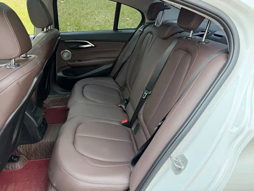 BMW 1 Series 2022 — фото 12