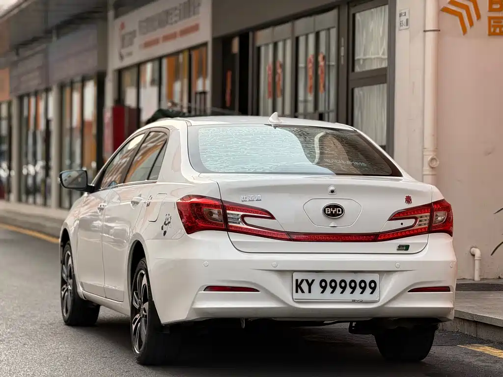 BYD Qin NEV 2016 — фото 5