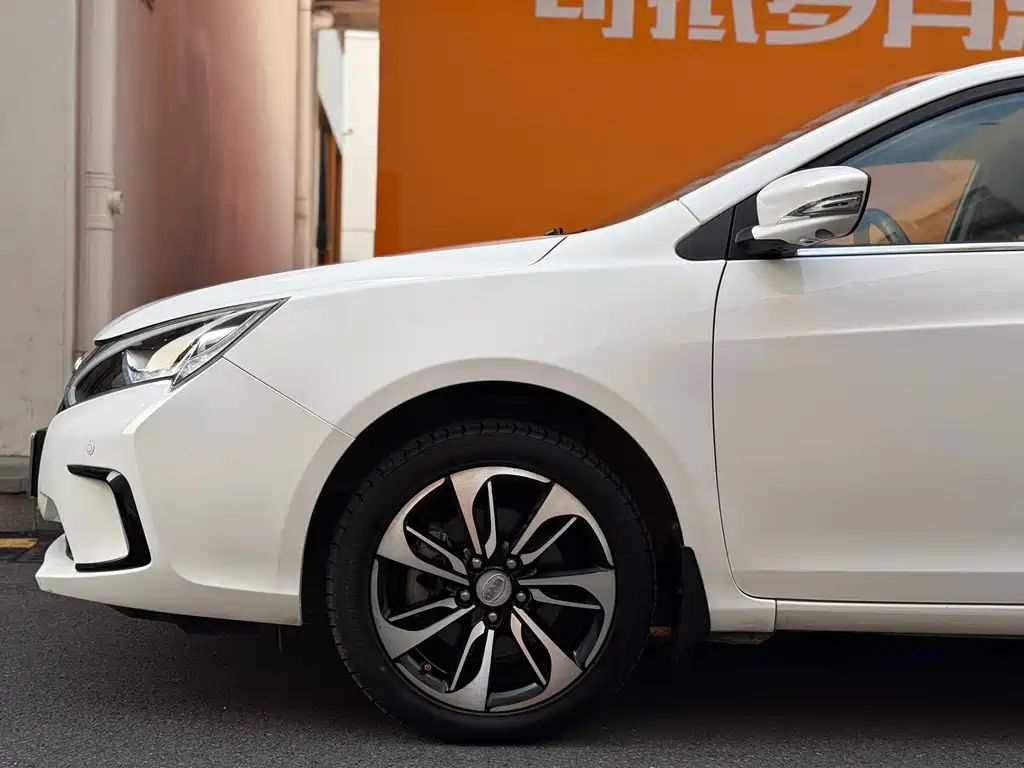 BYD Qin NEV 2016 — фото 31