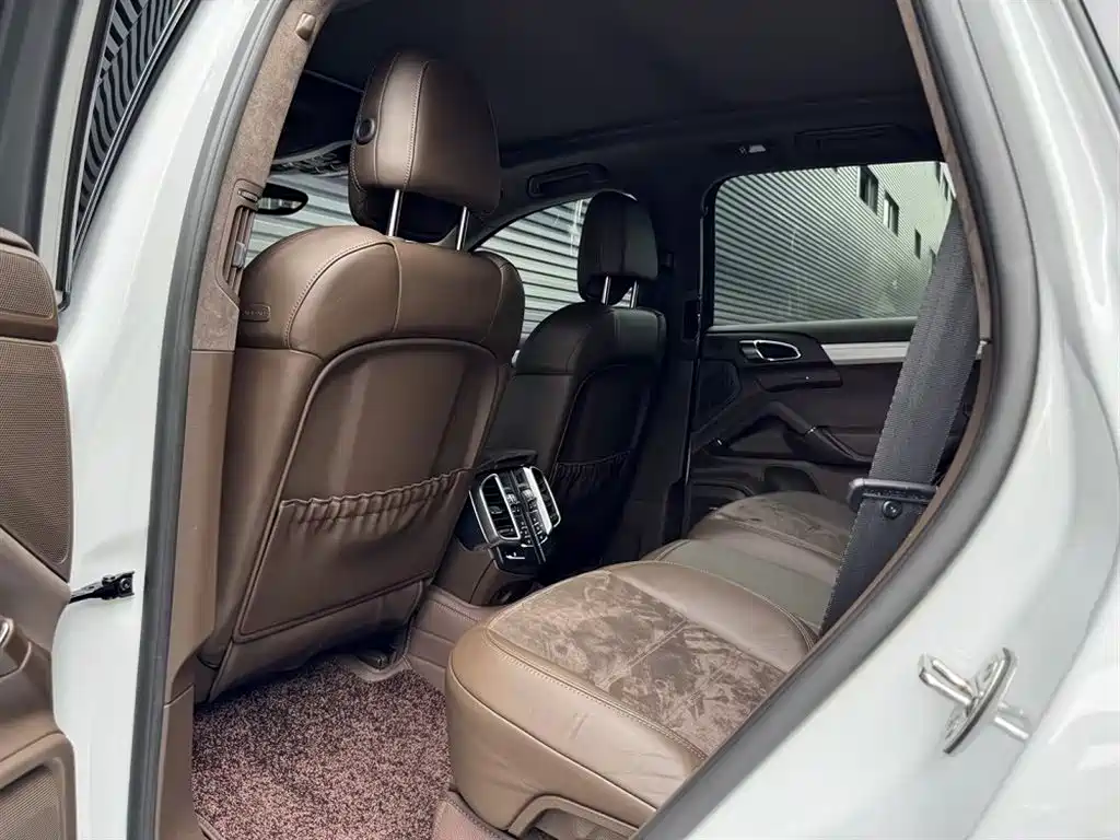 Porsche Cayenne 2016 — фото 8