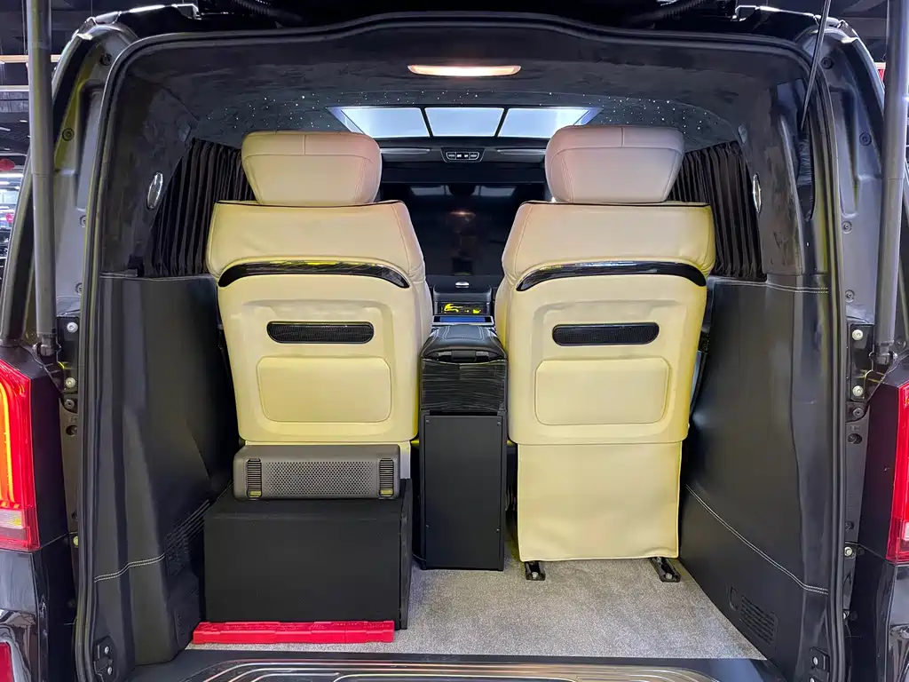 Mercedes-Benz V-Class 2019 — фото 10