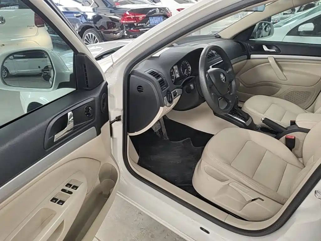 Skoda Octavia 2015 — фото 16