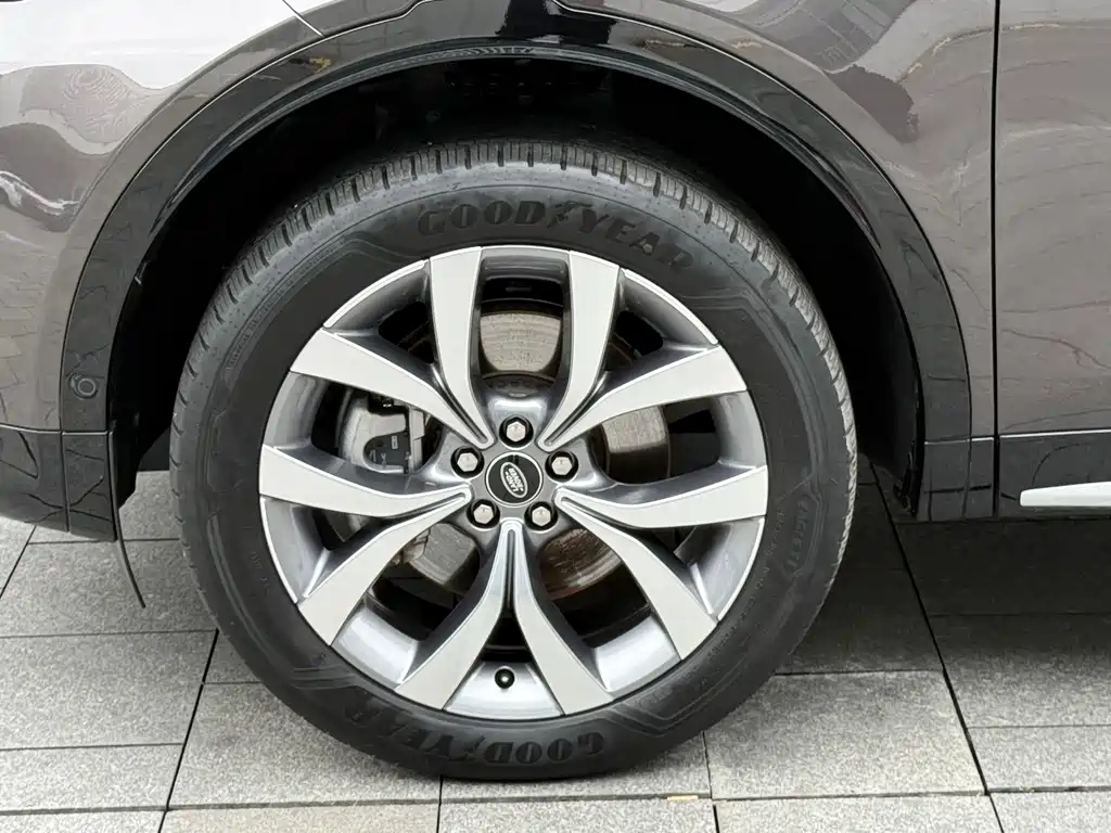 Land Rover Discovery Sport 2023 — фото 10