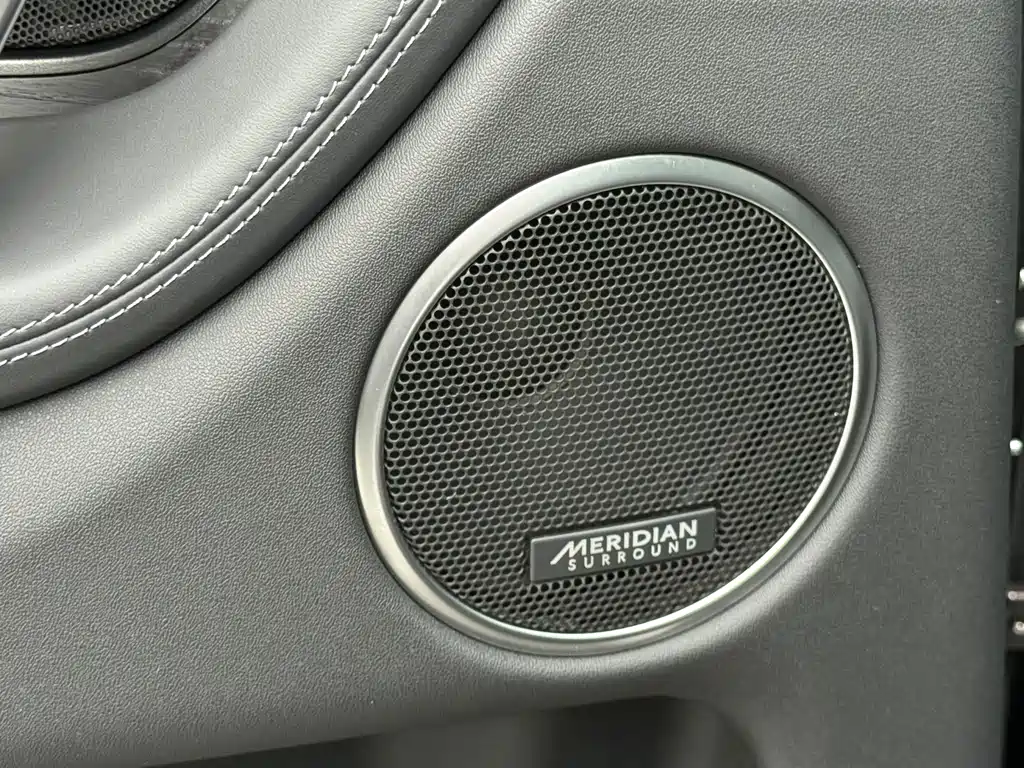 Land Rover Discovery Sport 2023 — фото 22