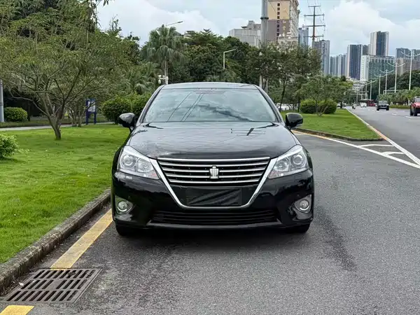 Toyota Crown 2014