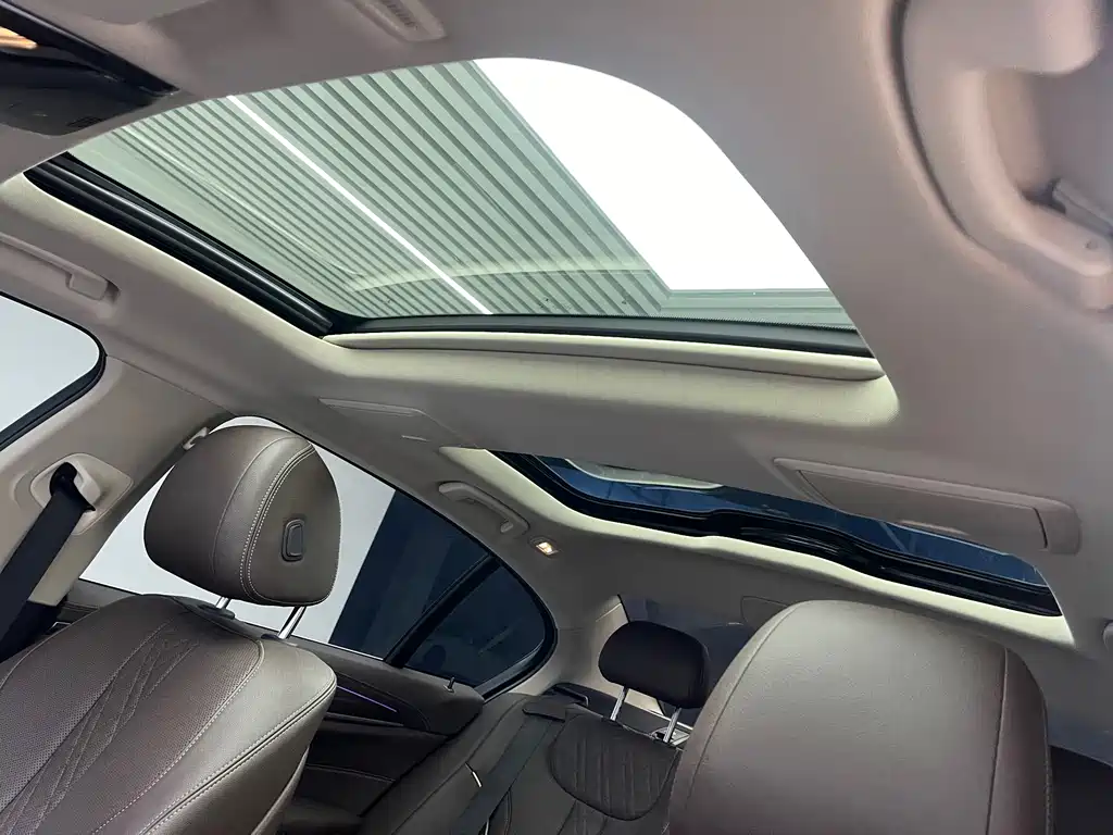 BMW 5 Series 2022 — фото 14
