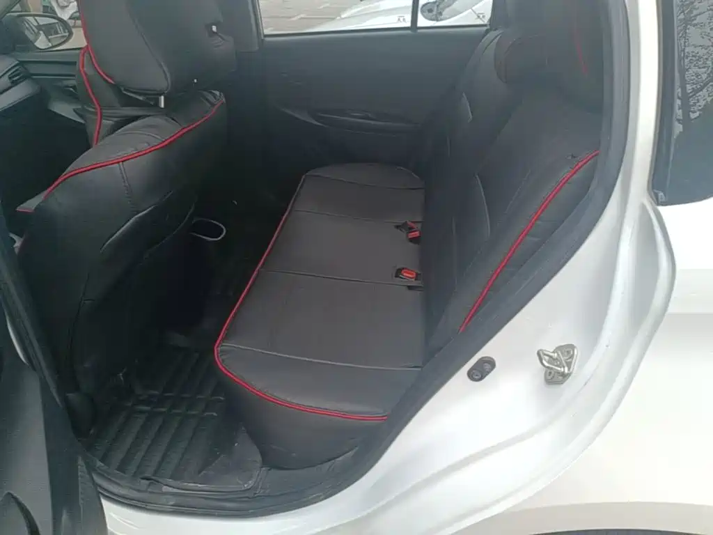 Toyota Yaris L 2017 — фото 17
