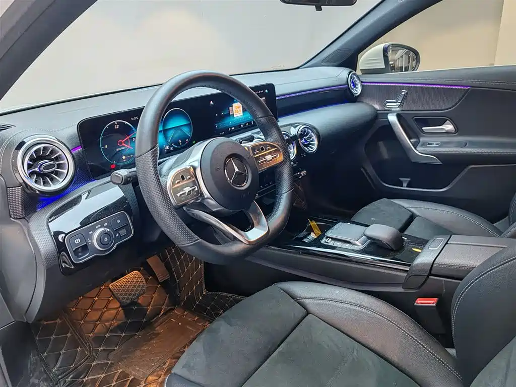 Mercedes-Benz A-Class 2023 — фото 14