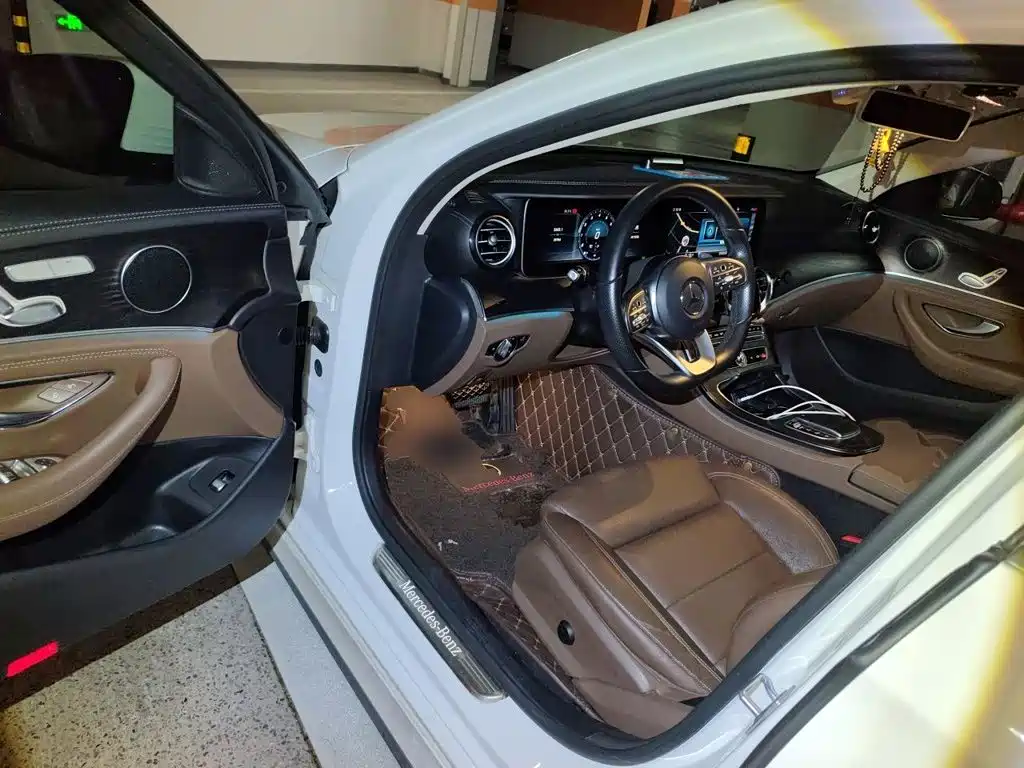 Mercedes-Benz E-Class 2019 — фото 12