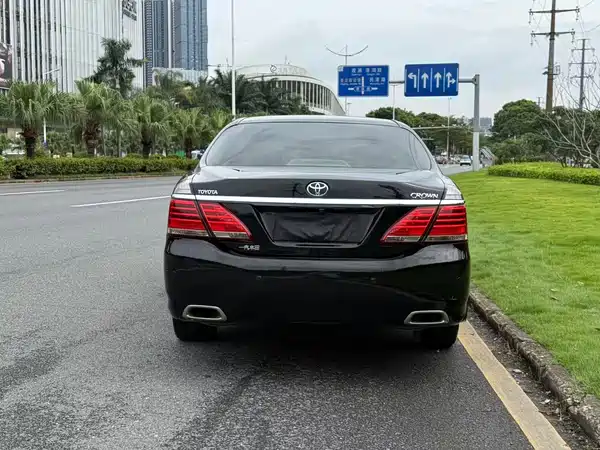 Toyota Crown 2014
