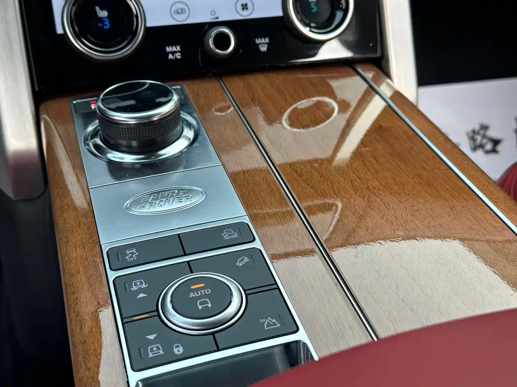 Land Rover Range Rover 2019 — фото 17