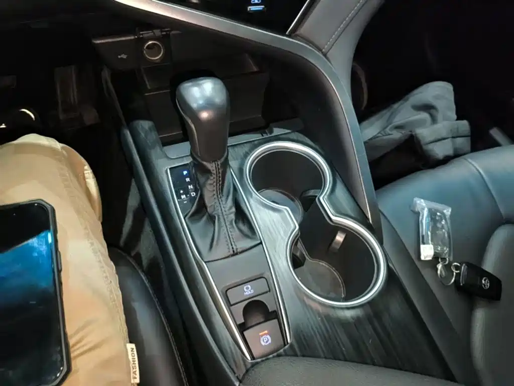 Toyota Camry 2022 — фото 14