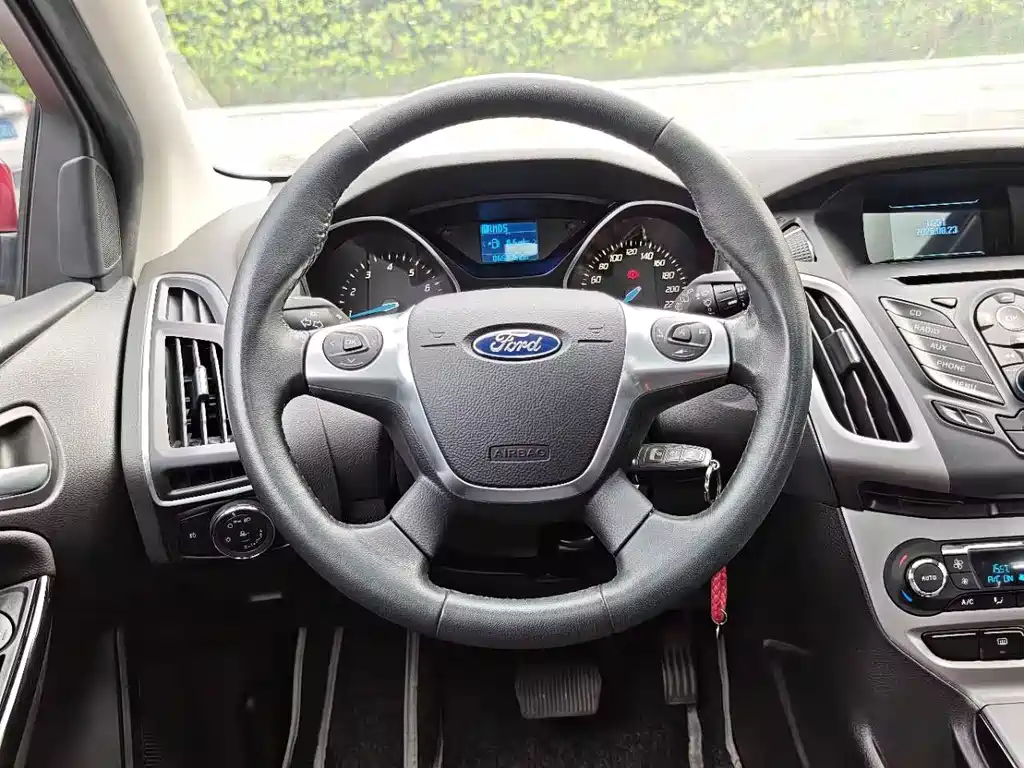 Ford Focus 2015 — фото 16