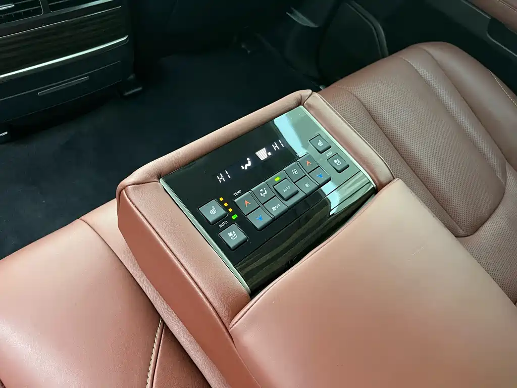 Lexus LX 2022 — фото 15