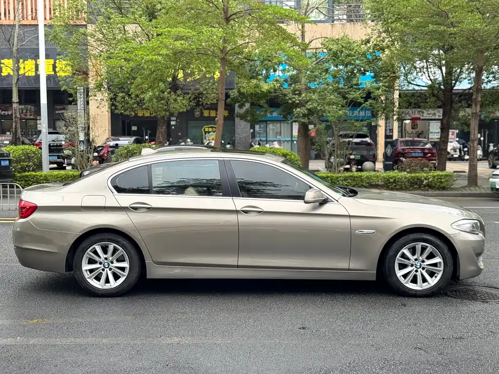 BMW 5 Series 2011 — фото 17