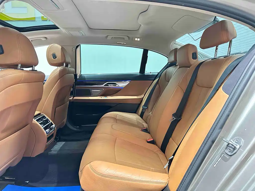 BMW 7 Series 2016 — фото 17
