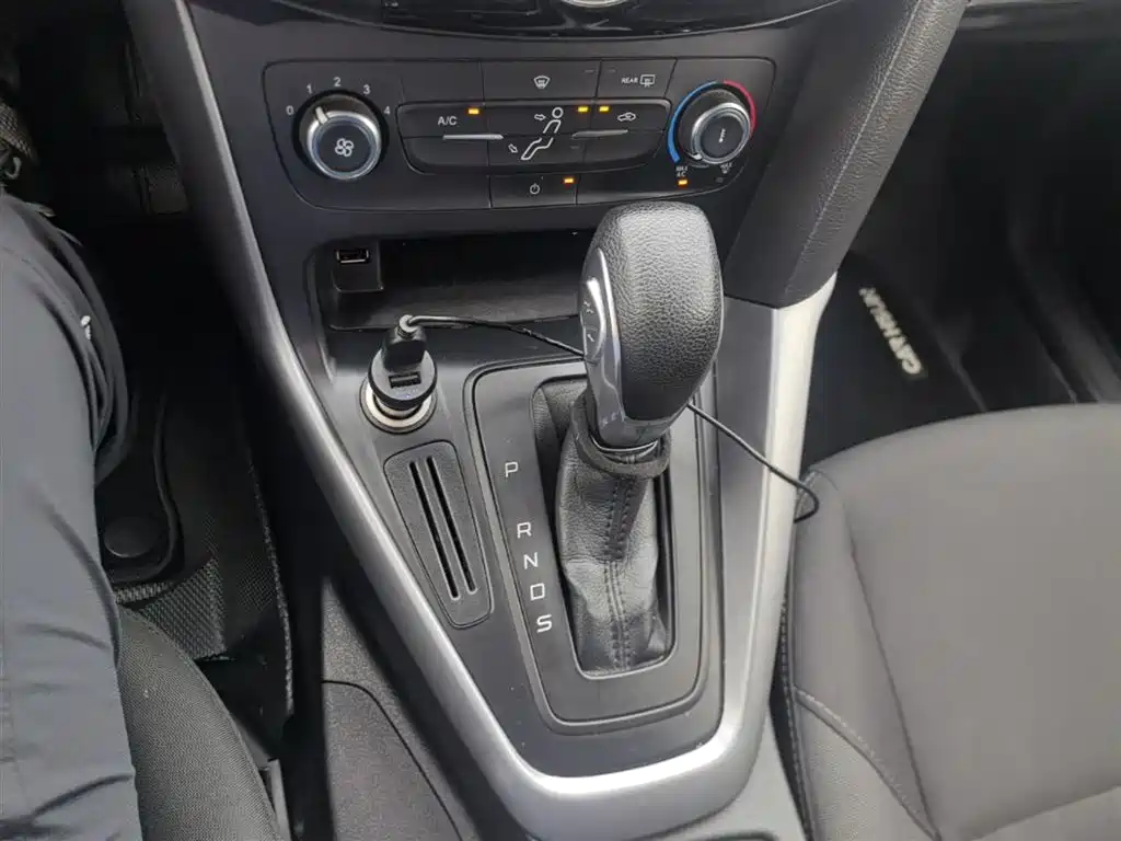 Ford Focus 2015 — фото 14