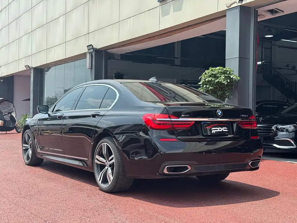 BMW 7 Series 2019 — фото 24