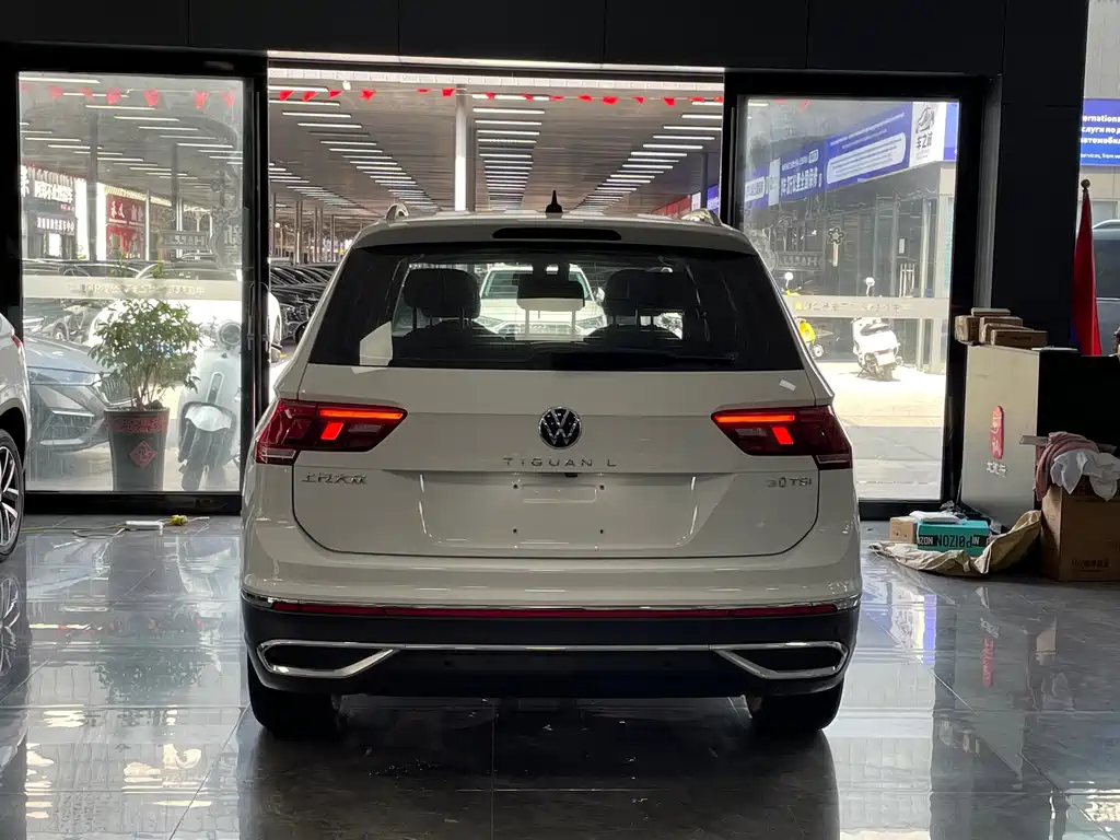 Volkswagen Tiguan L 2022 — фото 16