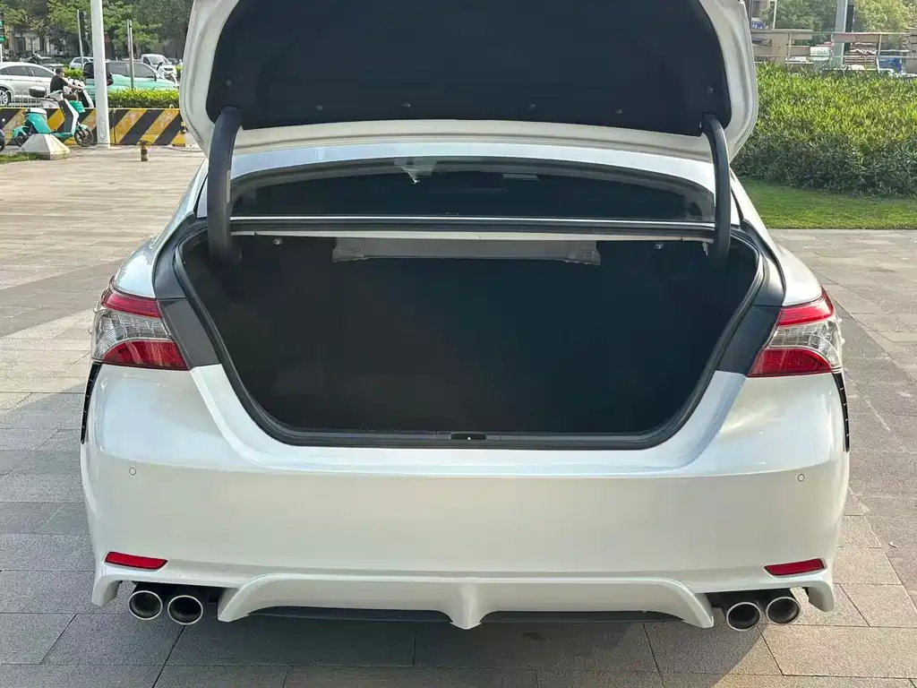 Toyota Camry 2018 — фото 18