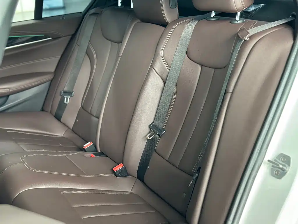 BMW 5 Series 2020 — фото 10