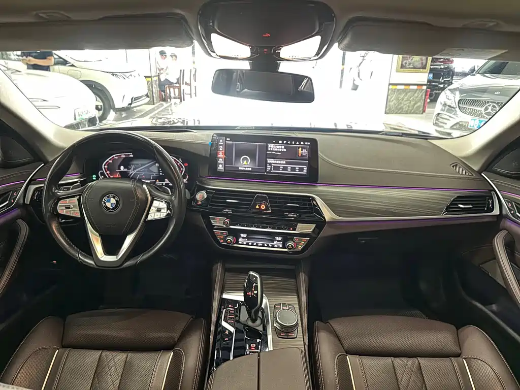 BMW 5 Series 2023 — фото 11