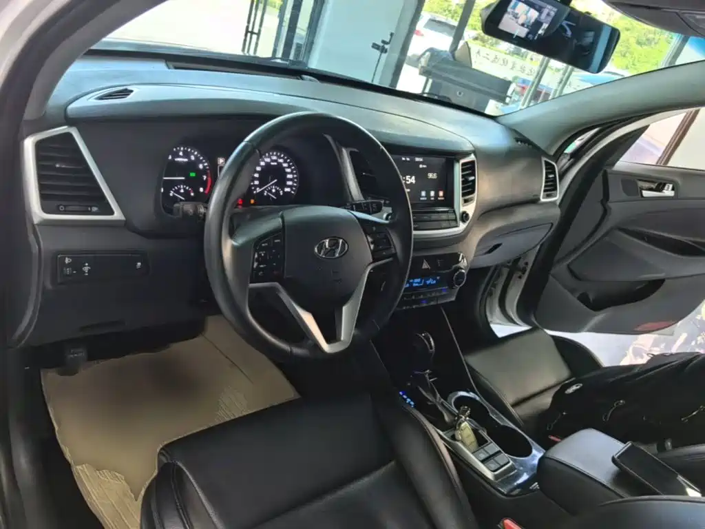Hyundai Tucson 2016 — фото 10