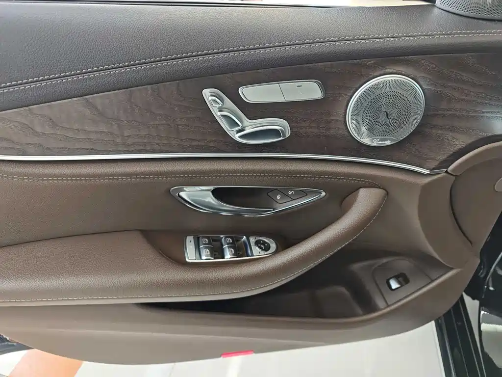 Mercedes-Benz E-Class 2020 — фото 17