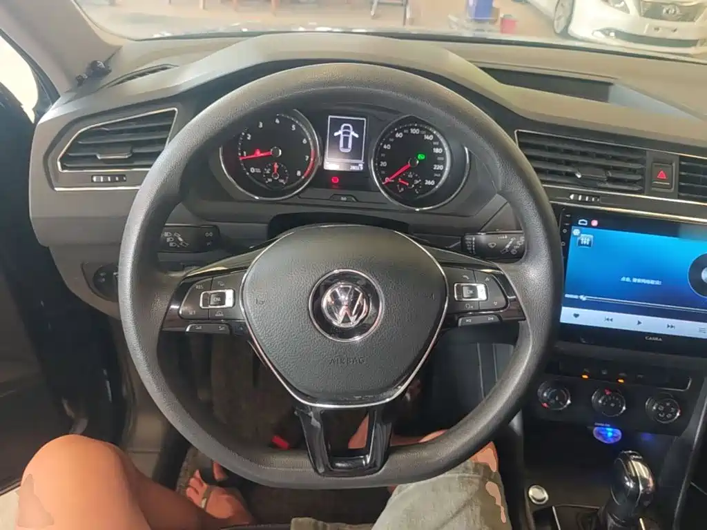 Volkswagen Tiguan L 2018 — фото 11