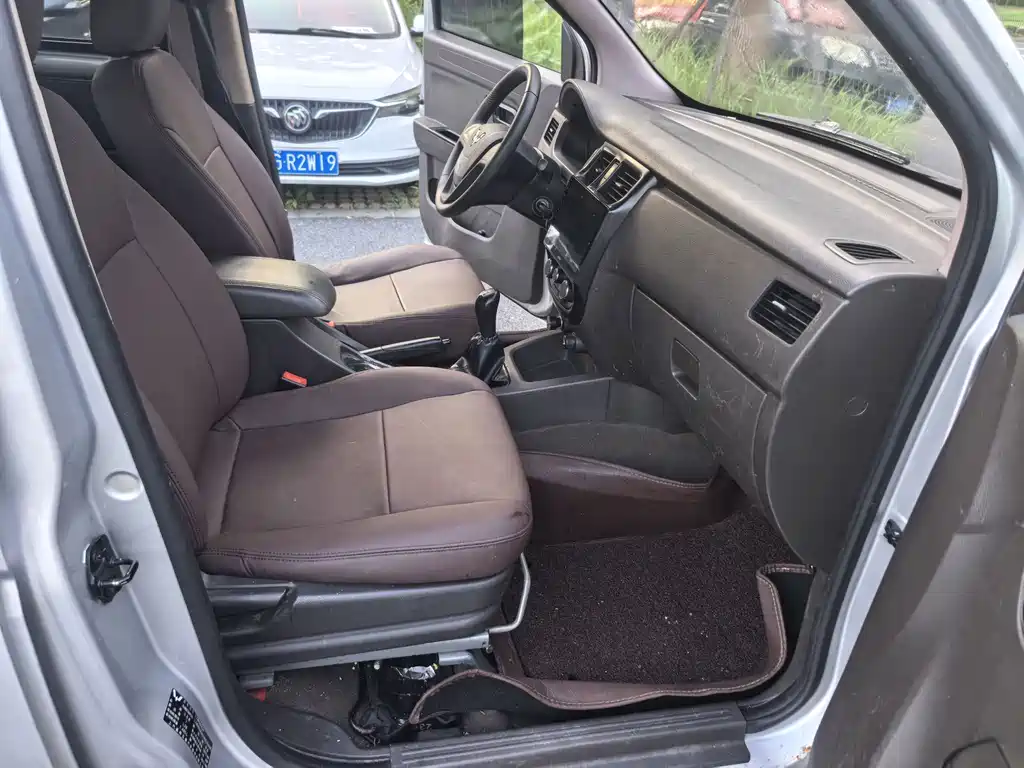 Wuling Rongguang V 2017 — фото 8