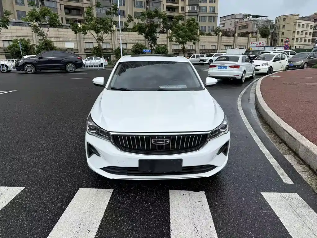 Geely Emgrand 2023